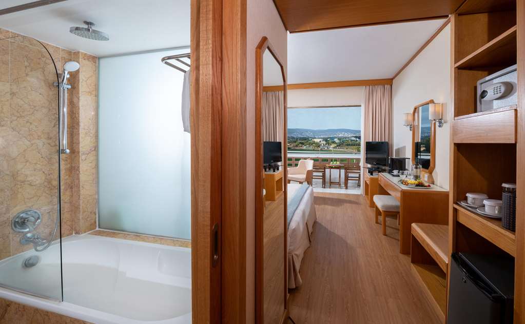 constantinou bros pioneer beach hotel