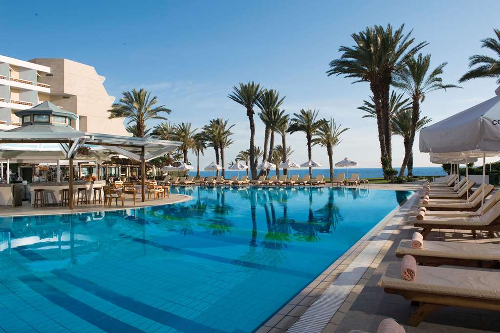 constantinou bros pioneer beach hotel