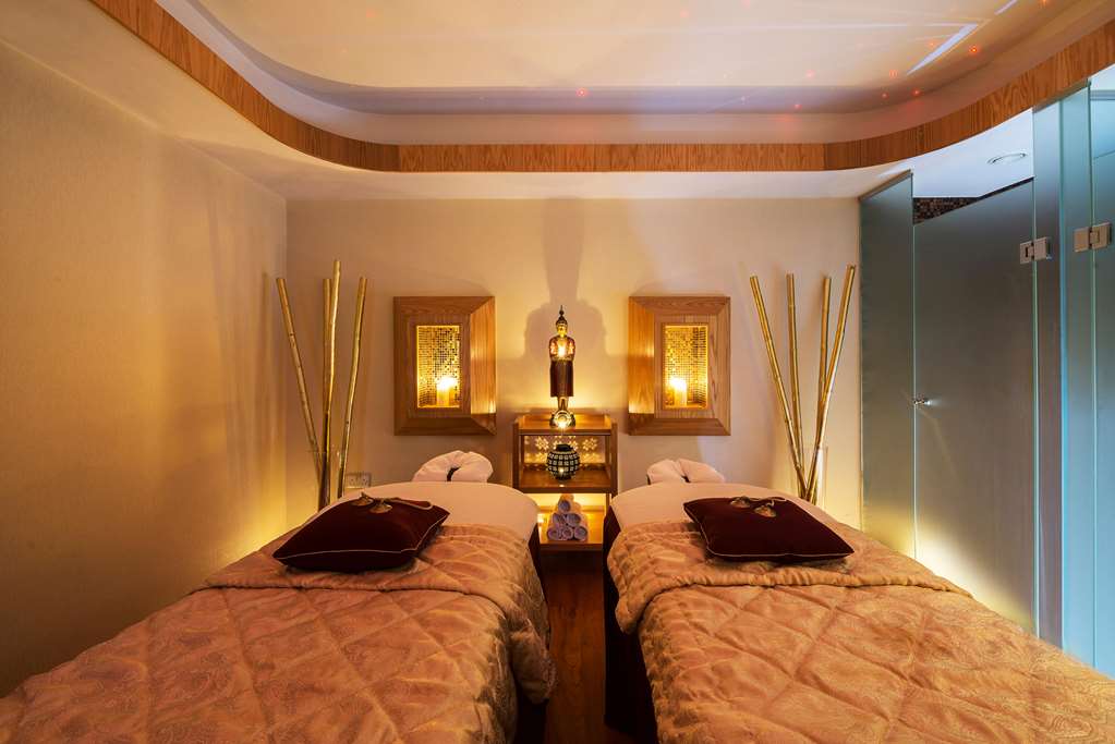 constantinou bros pioneer beach hotel