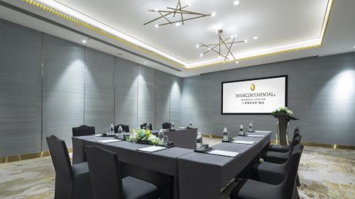 intercontinental shanghai jingan by ihg