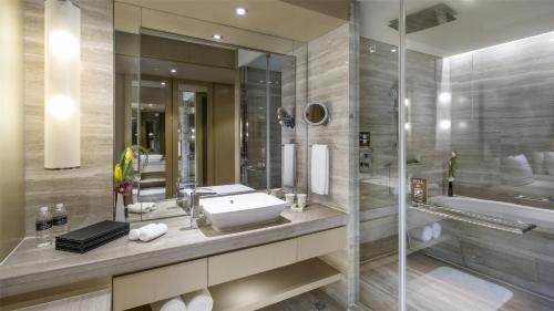 intercontinental shanghai jingan by ihg