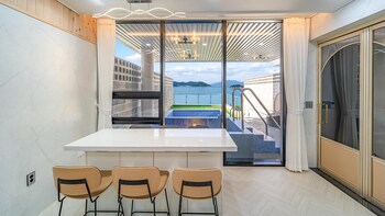 yeosu liposo poolvilla