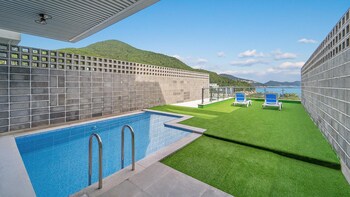yeosu liposo poolvilla