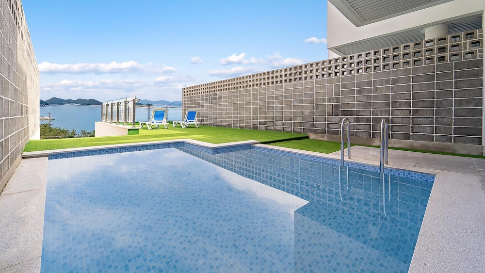 yeosu liposo poolvilla