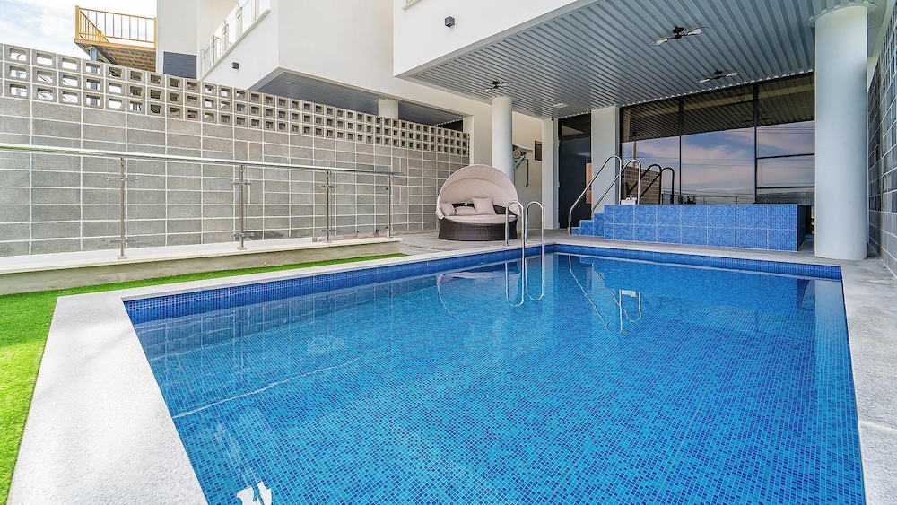 yeosu liposo poolvilla