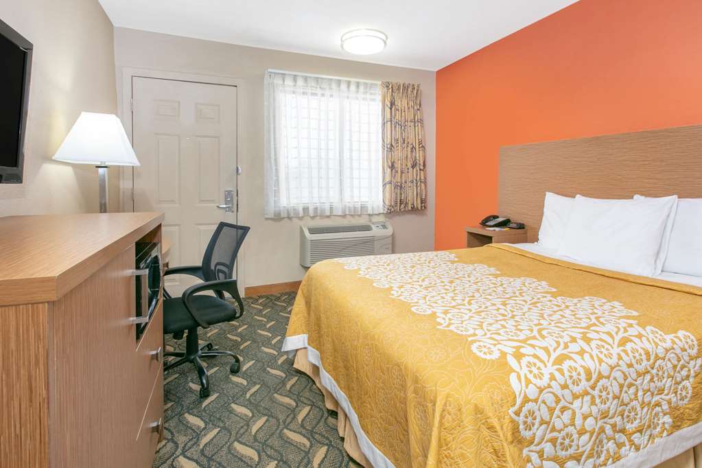 days inn and suites by wyndham arlington near six flags