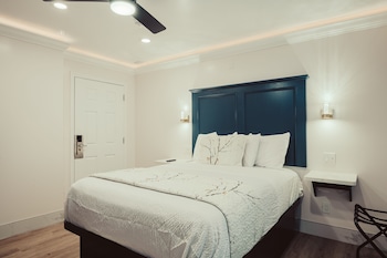 blufftop inn and suites wharf restaurant district