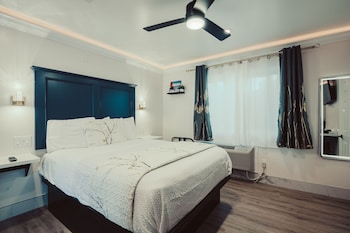 blufftop inn and suites wharf restaurant district