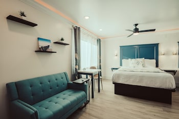 blufftop inn and suites wharf restaurant district