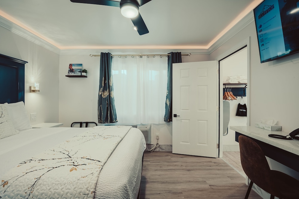 blufftop inn and suites wharf restaurant district