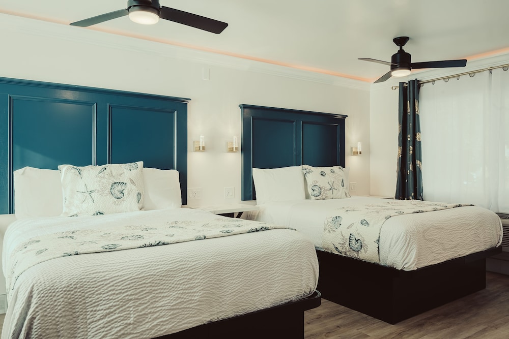 blufftop inn and suites wharf restaurant district