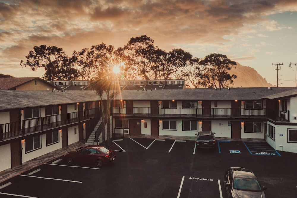 blufftop inn and suites wharf restaurant district