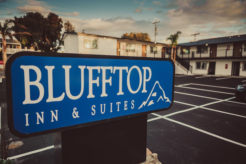 blufftop inn and suites wharf restaurant district