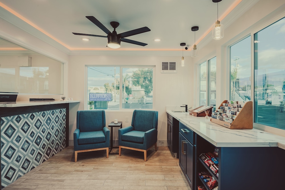 blufftop inn and suites wharf restaurant district