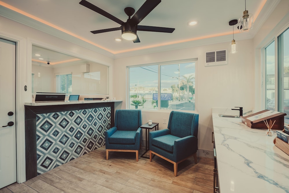 blufftop inn and suites wharf restaurant district