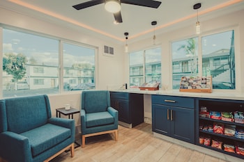 blufftop inn and suites wharf restaurant district
