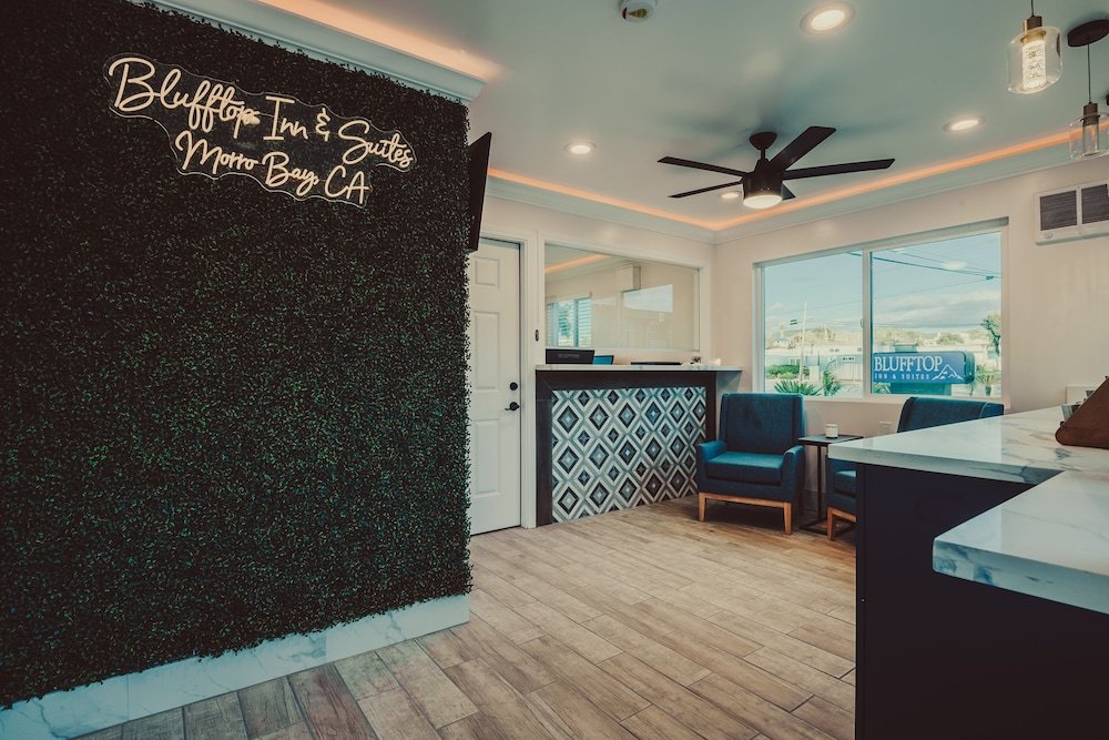 blufftop inn and suites wharf restaurant district