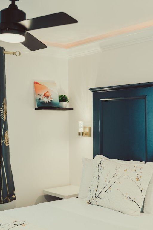 blufftop inn and suites wharf restaurant district