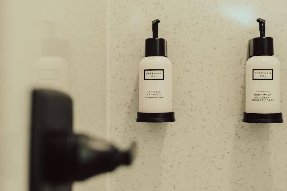 blufftop inn and suites wharf restaurant district