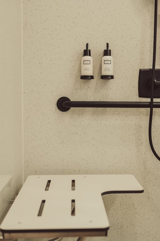 blufftop inn and suites wharf restaurant district