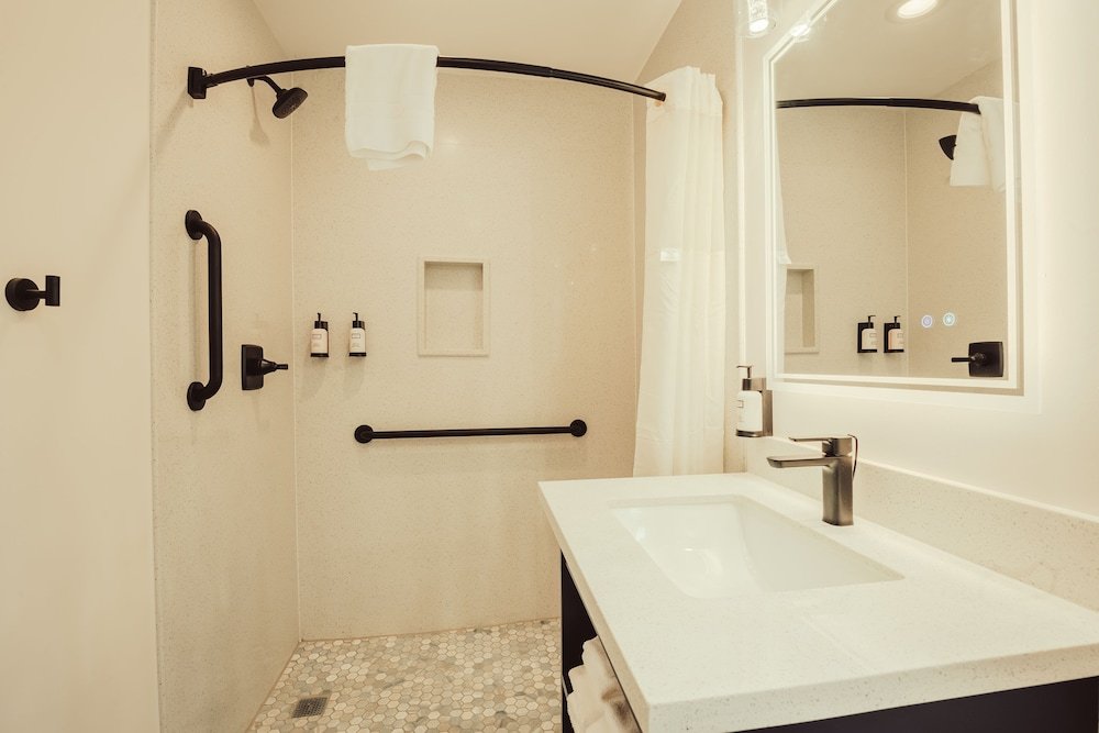 blufftop inn and suites wharf restaurant district