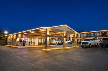 Town Place Studio,1307 E Coliseum Dr,2 star