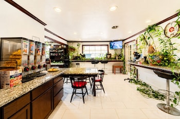 Town Place Studio,1307 E Coliseum Dr,2 star