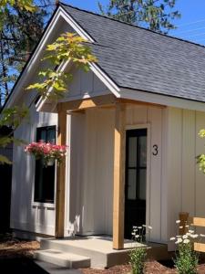 the cottage inn at sisters