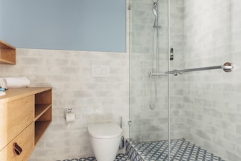 harrys home hotel and apartments