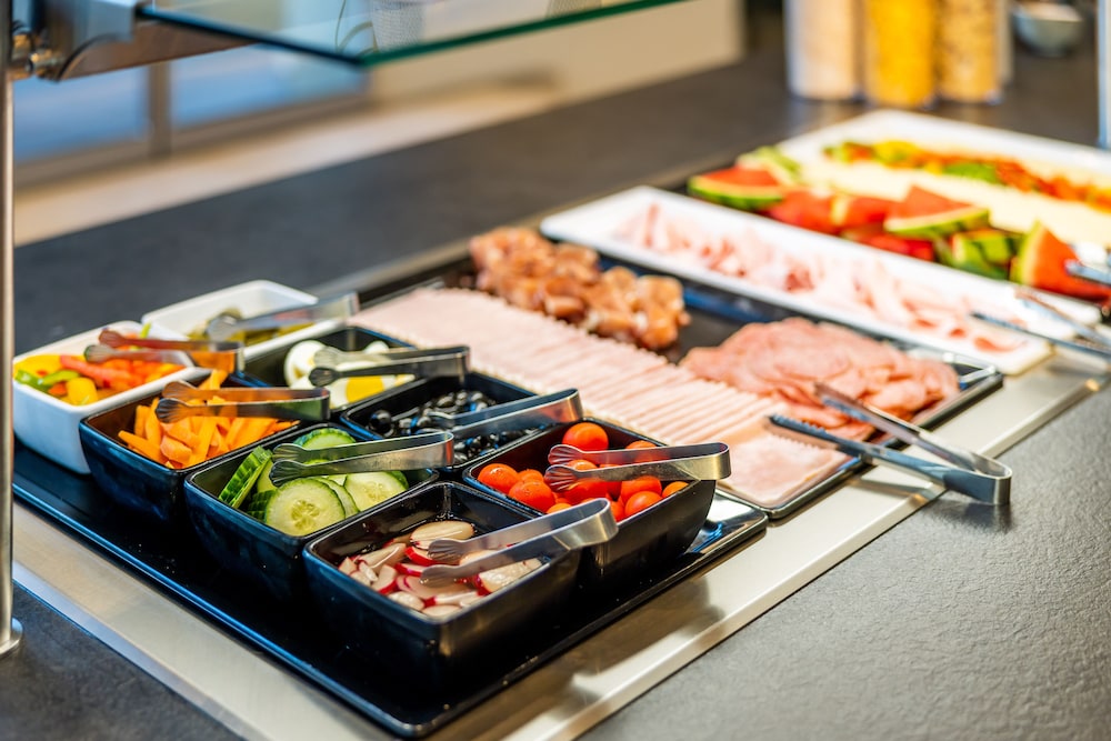 harrys home hotel and apartments