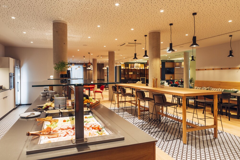 harrys home hotel and apartments