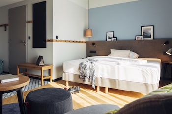 harrys home hotel and apartments