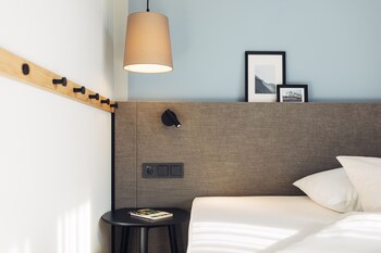 harrys home hotel and apartments