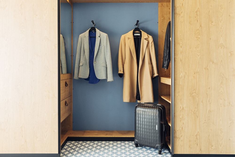 harrys home hotel and apartments