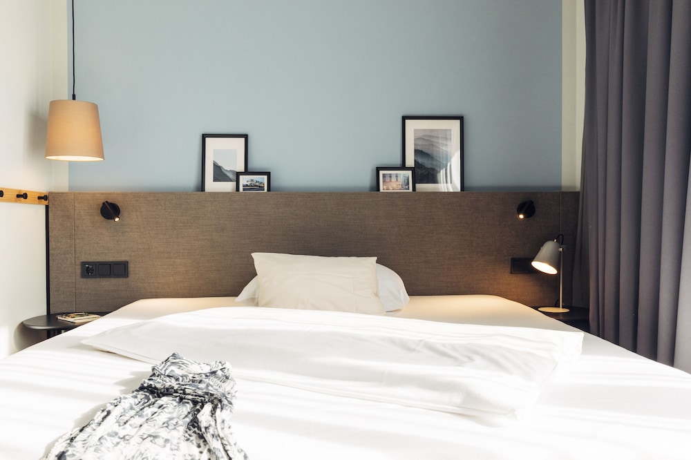 harrys home hotel and apartments