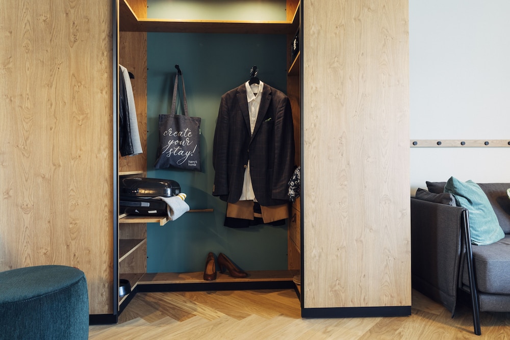 harrys home hotel and apartments