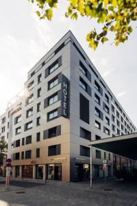 harrys home hotel and apartments