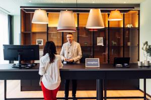 harrys home hotel and apartments