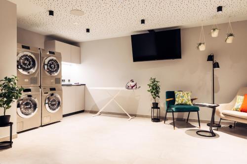 harrys home hotel and apartments