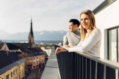 harrys home hotel and apartments