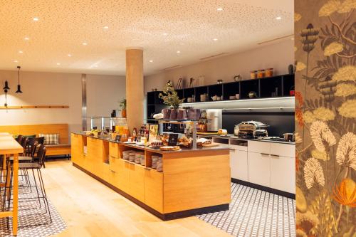 harrys home hotel and apartments