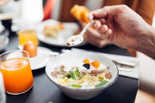 harrys home hotel and apartments