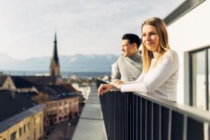 harrys home hotel and apartments