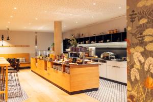 harrys home hotel and apartments