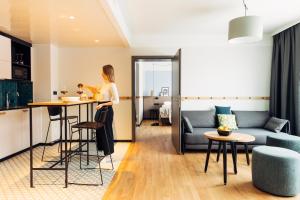 harrys home hotel and apartments