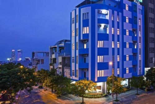 sky apartment and hotel