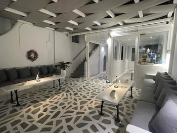 zoumis residence