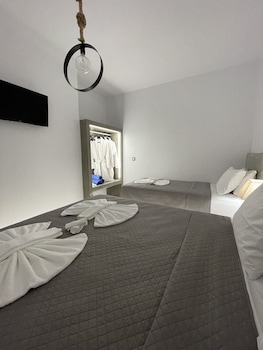 zoumis residence