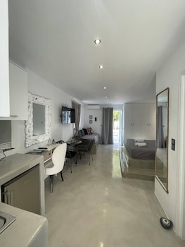 zoumis residence