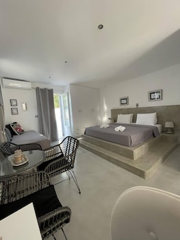 zoumis residence